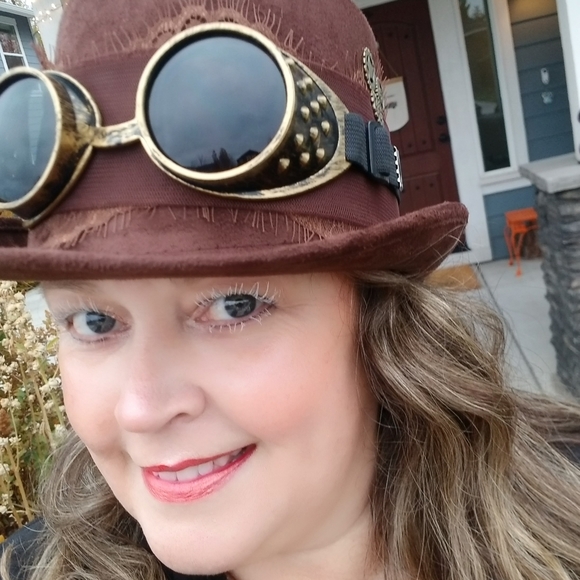 Meet your Posher :) - Picture 2 of 4